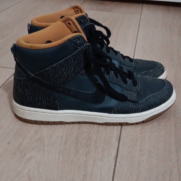 Nike Black and Tan High-Top Sneakers - Picture 4 of 4